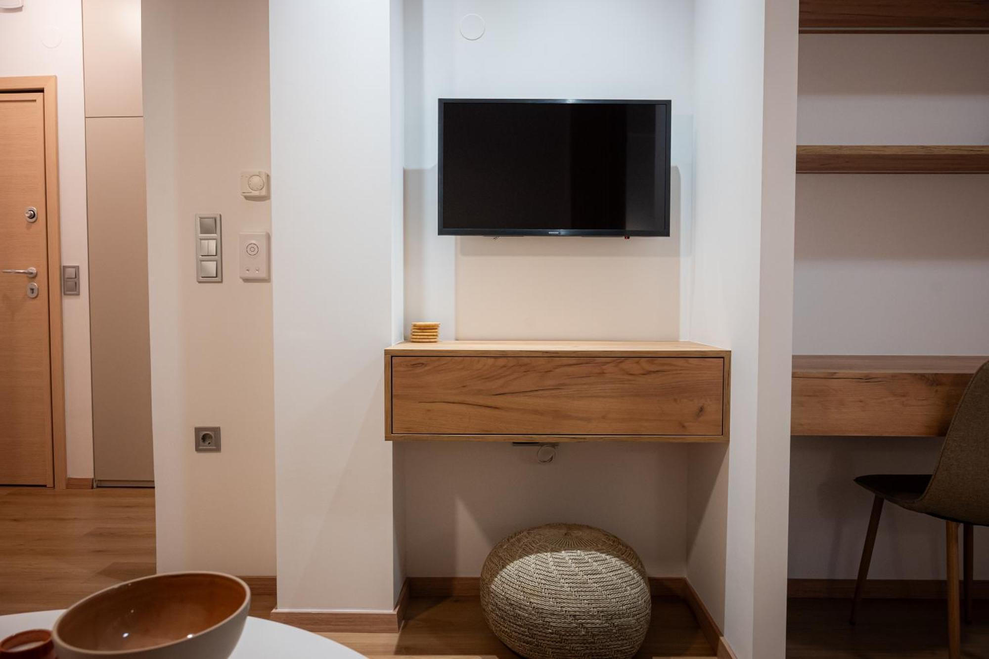 White Luxury Apartment Katerini